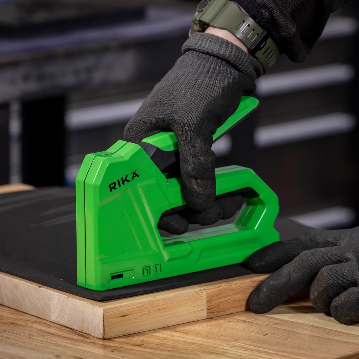 Rikä 2-in-1 Manual Staple and Brad Nail Gun with Power Adjustment
